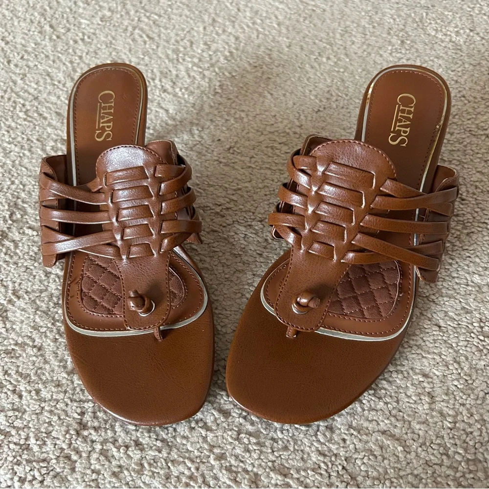 🆕 Chaps Olivia Style Women’s Brown Leather Sandals Kitten Heels Size 8 B US